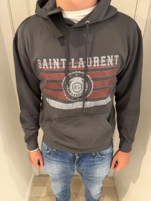 Grå SL tröja - Sprillans ny hoodie! Nyskick,Storlek M! Tags sitter på! Vid minsta fundering kontakta oss✔️