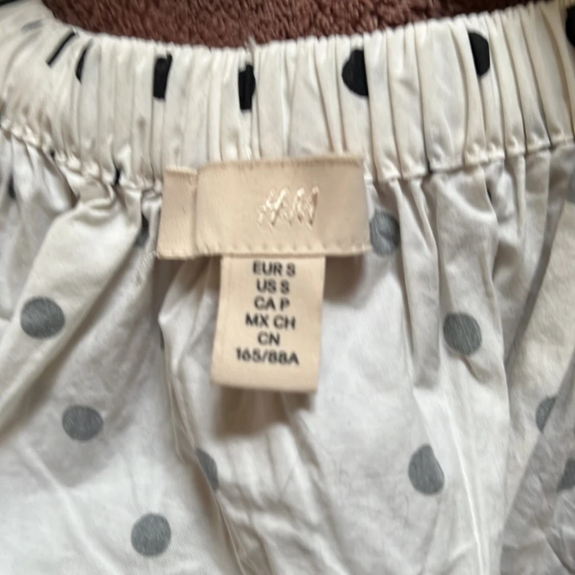 Vit prickig topp med volangärmar från H&M - 2