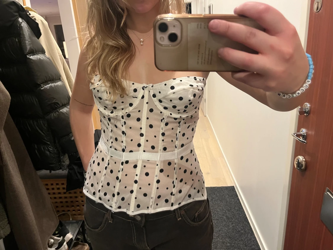 Vit prickig korsett med svarta prickar - 1