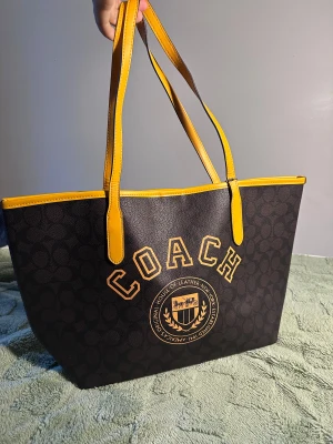 Coach tote bag - In really good condition was used once 
