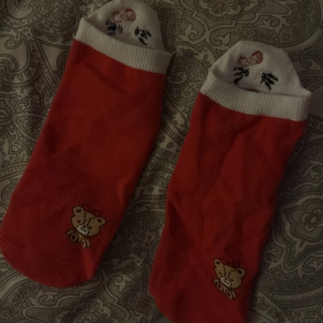 Hello Kitty strumpor i rött och vitt - 1