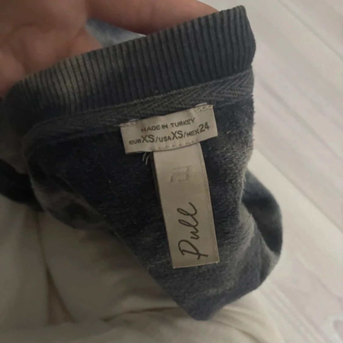 Grå tie-dye sweatshirt från Pull&Bear - 2