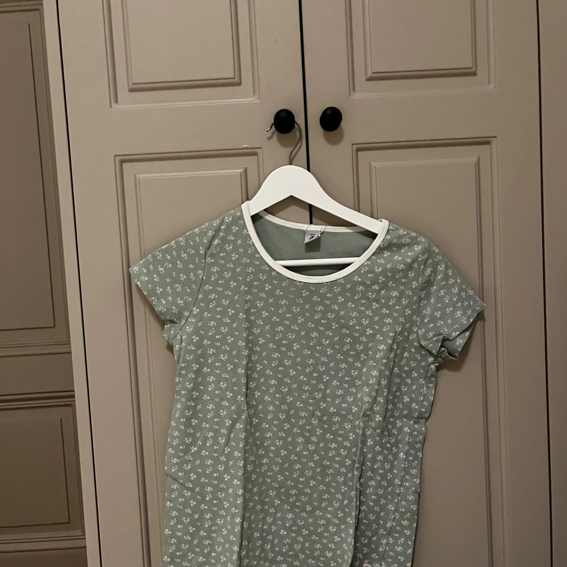 Grön blommig topp från Segelstad