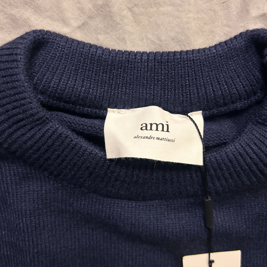 Marinblå stickad tröja från Ami - 1