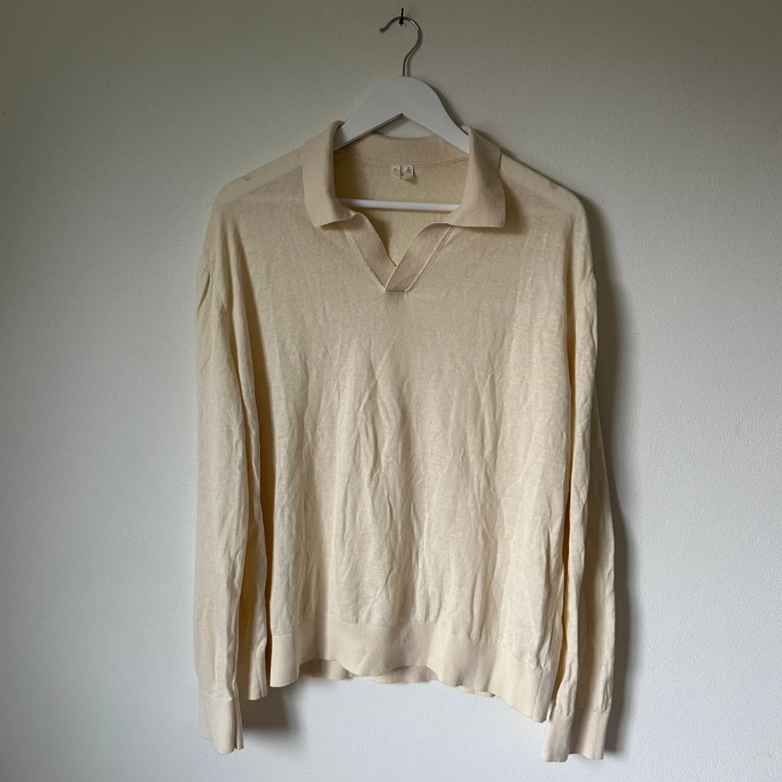 Beige pikétröja från Arket