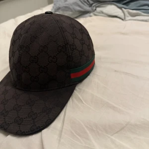 Gucci keps  - Gucci keps storlek S 