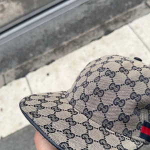 Grå keps - Säljer min Gråa fina keps jätte fin och fräsch.