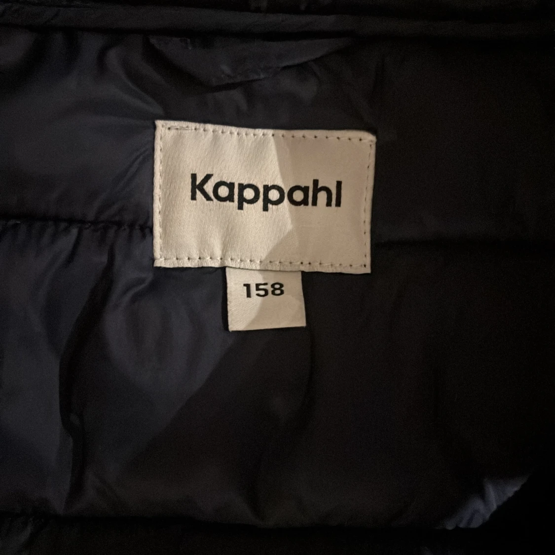 Mörkblå dunväst från Kappahl - 1