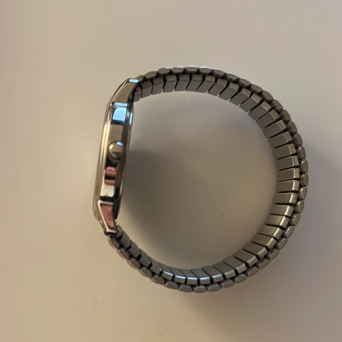 Q&Q silverfärgad armbandsklocka - 1