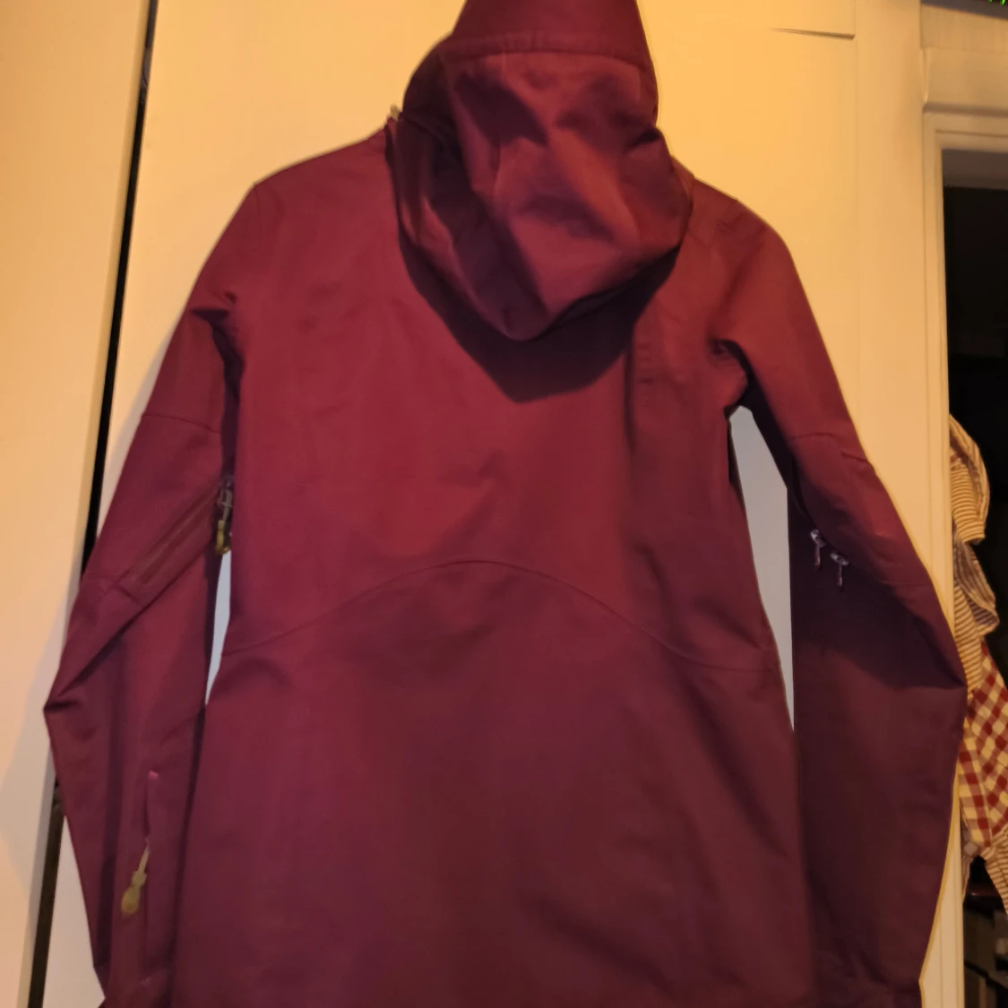 Vinröd vindjacka från Neomondo XS - 1