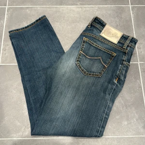 Jacob Cohën PW688 Comfort  - Ett par snygga byxor från Jacob Cohën i storlek W35 i modellen PW688 Comfort 