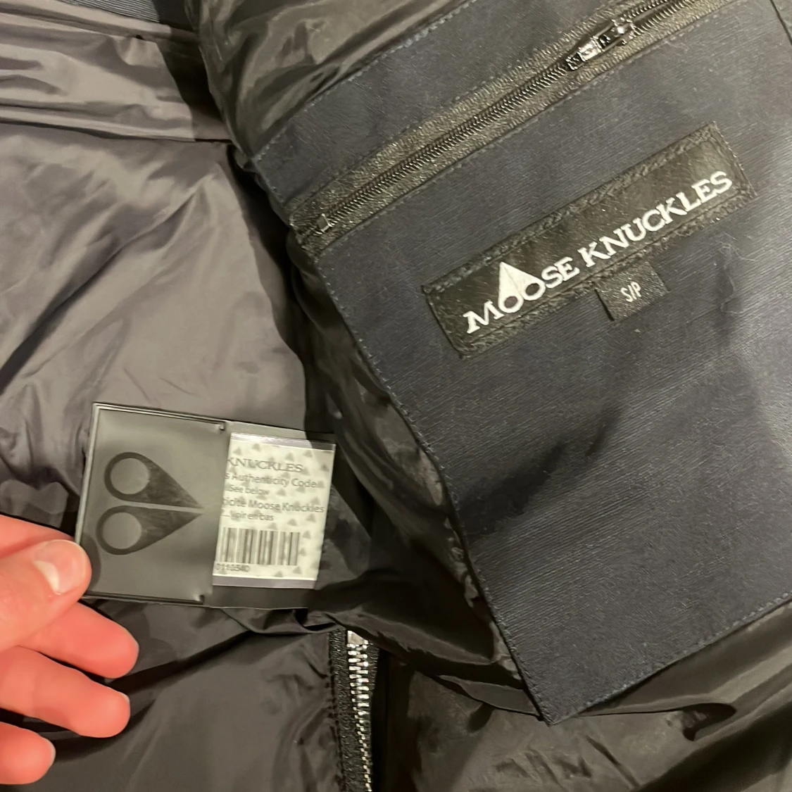 Blå dunjacka Moose Knuckles med päls - 4