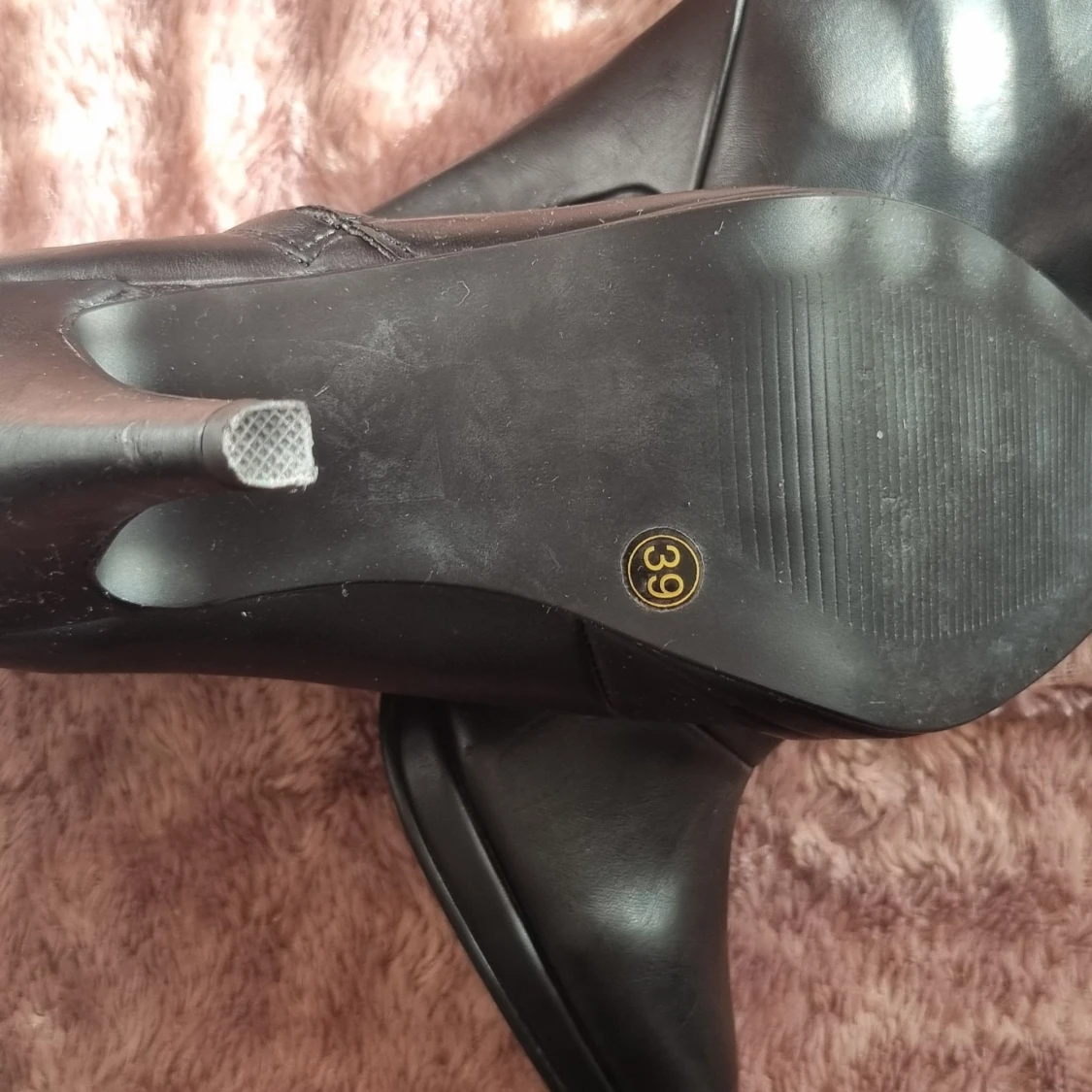 Svarta stövletter med klack, storlek 39