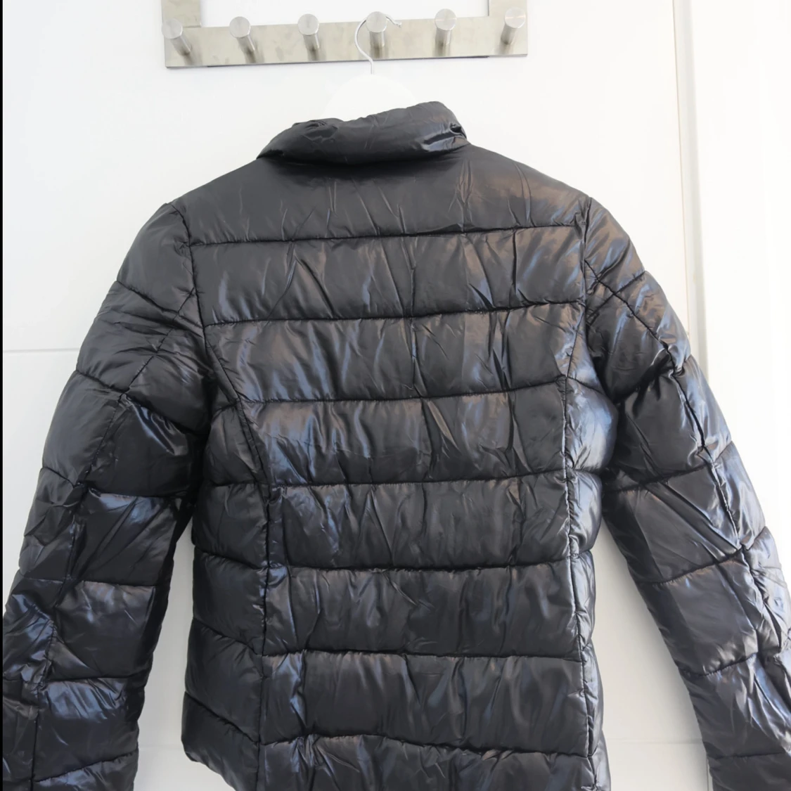 Svart pufferjacka från MANGO, S - 1