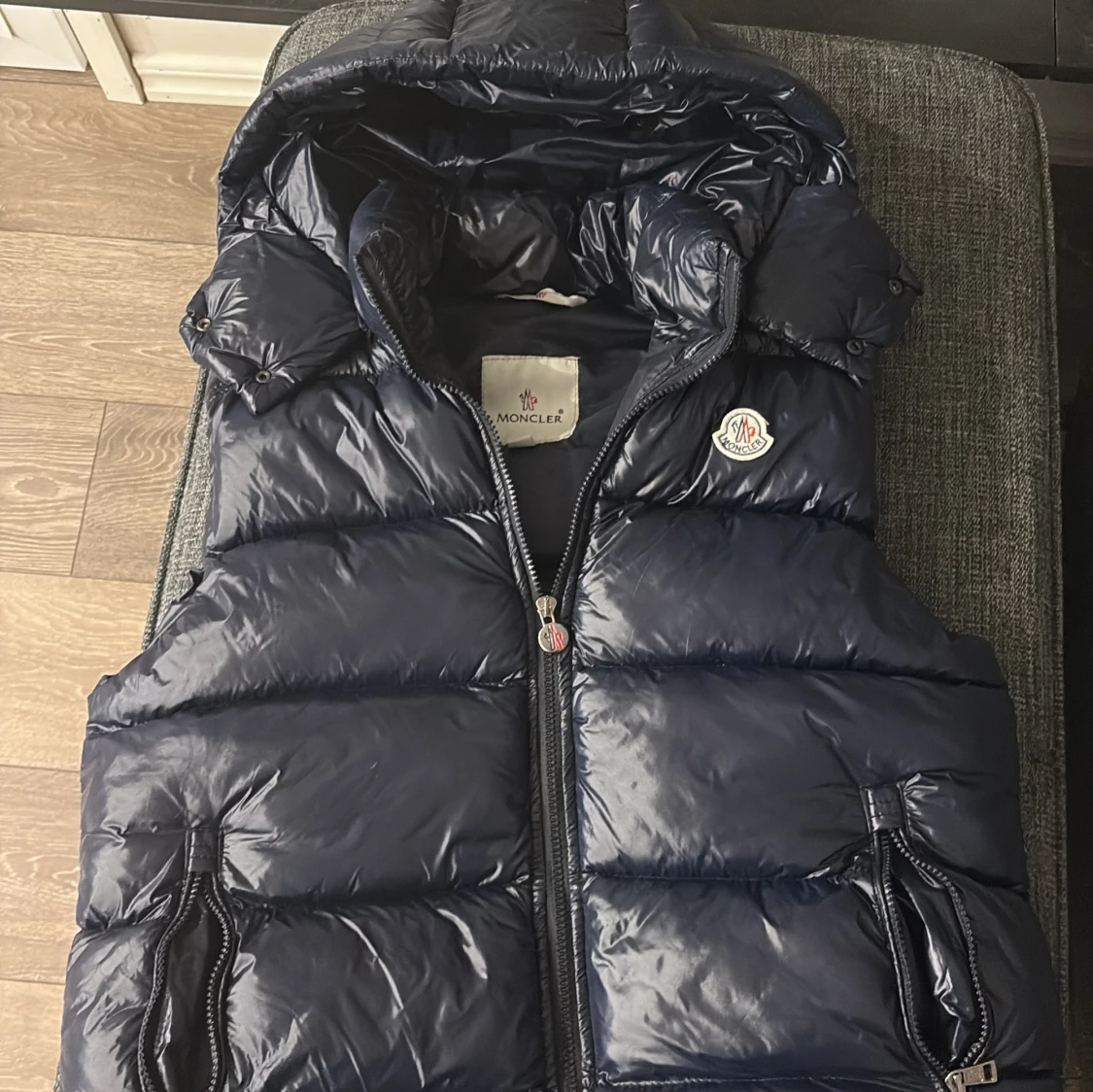 Mörkblå dunväst från Moncler - 1