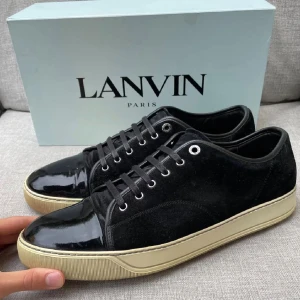 Lanvin skor  - Hej! Säljer nu dessa svin feta lanvin skor! Bara skorna medföljer! Hör av dig vid frågor eller funderingar! 