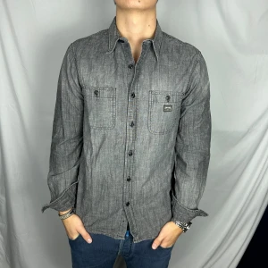 Ralph Lauren Denim & Supply Skjorta - Size: M. Skick: 9/10. Retail pris: 2000kr (+). Modellen är 185cm & väger 80kg.