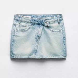 Jeanskjol - Jeanskjol från Zara i storlek xs