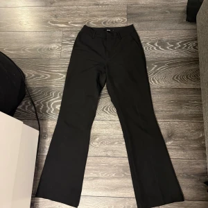 Kostymbyxor  - Snygga kosntymbyxor från bikbok i mycket bra skick!