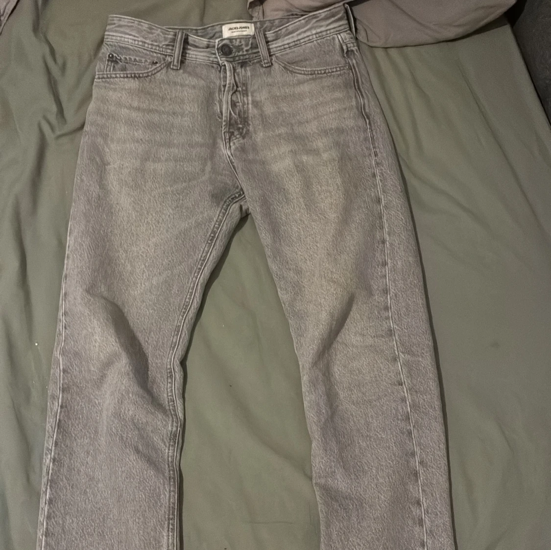 Grå relaxed chris jeans från Jack & Jones