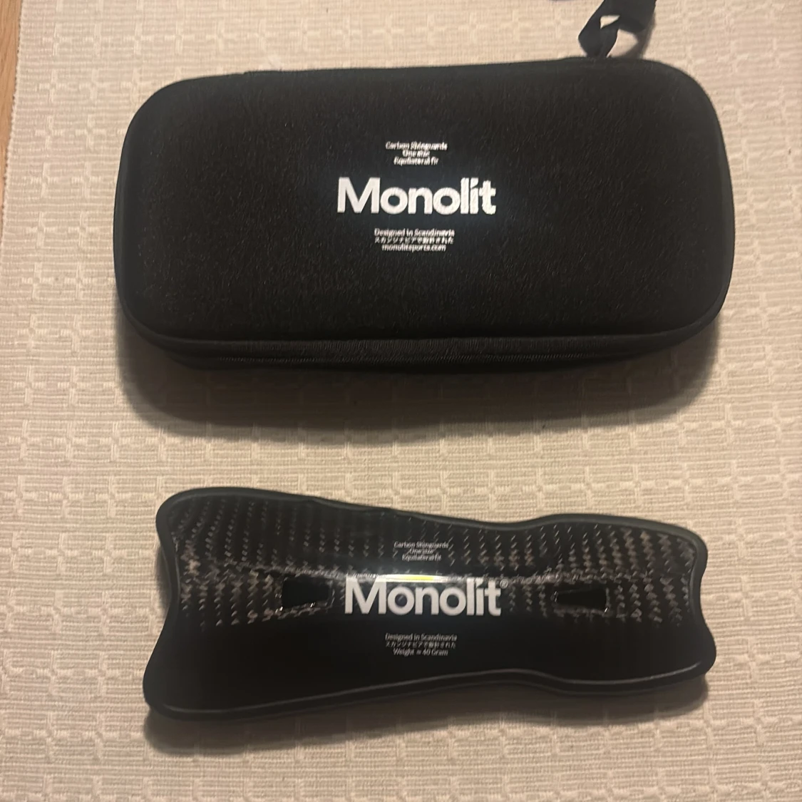 Monolit Carbon Shinguards
