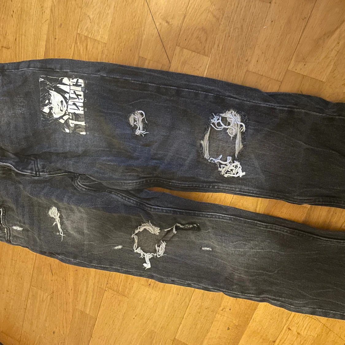 Svarta ripped jeans från FSBN - 1