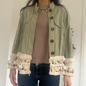 Zara jacka 🥰🥰 - Jäättesnygg jacka från zara 🥰🥰