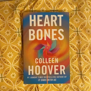 Heart Bones - Colleen Hoover