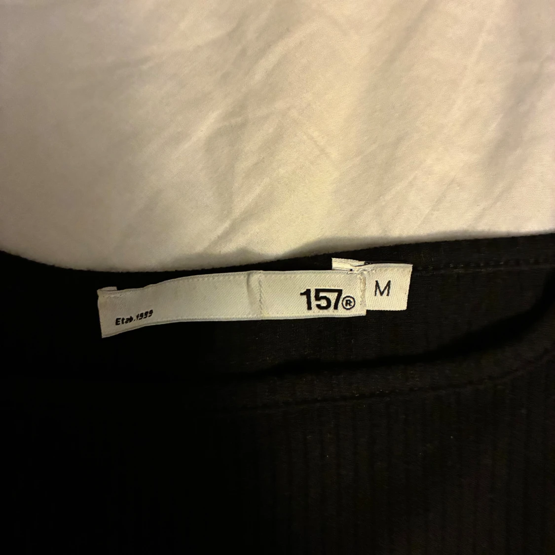 Svart ribbad linnetopp från 157 - 2