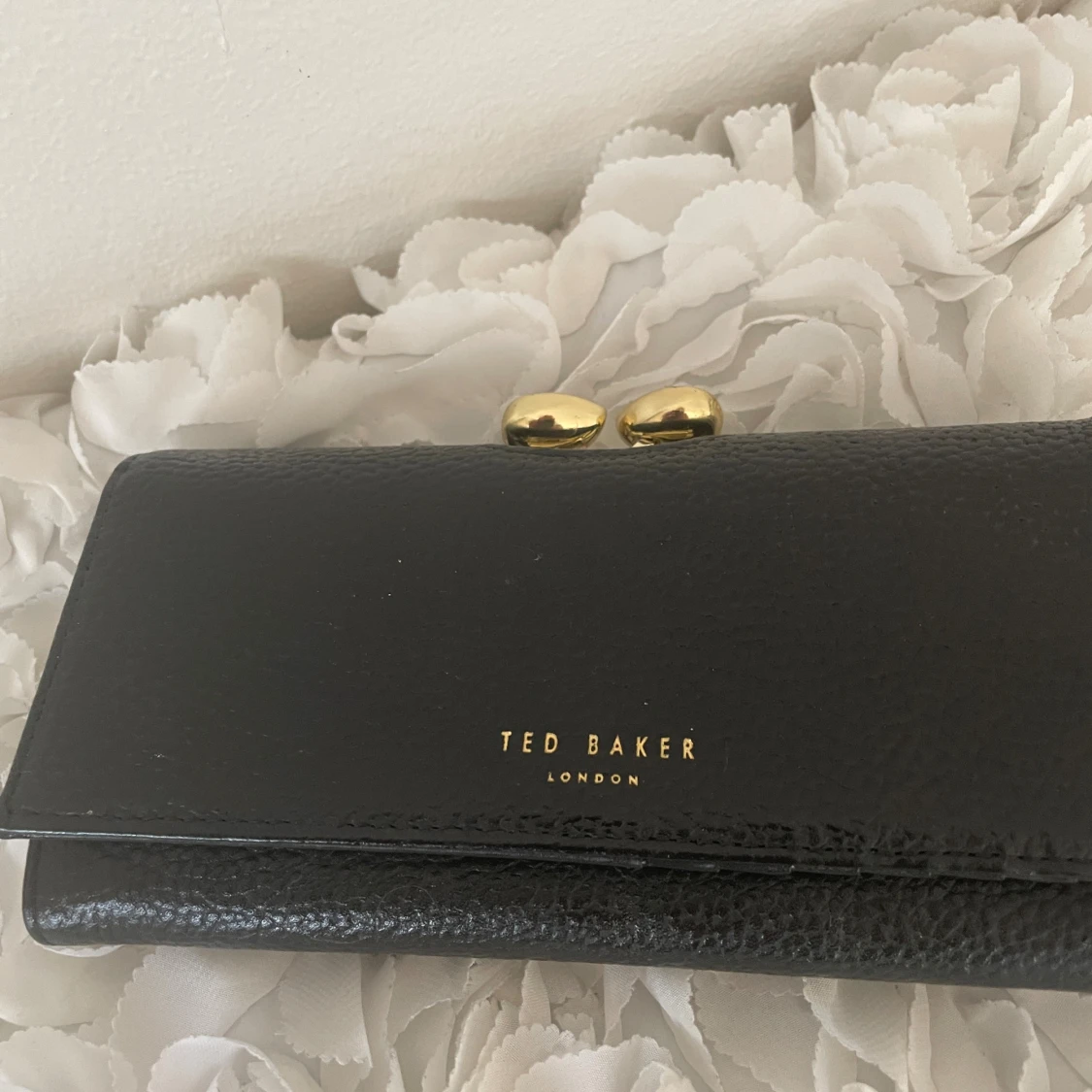 Svart plånbok från Ted Baker med kristalldetaljer - 4