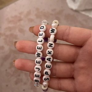 Taylor Swift pärlarmband bejeweled och speak now ✨💜✨ - Taylor Swift pärlarmband 'BEJEWELED' och ’SPEAK NOW’ ✨💜SWIFTIE EDITION 💜✨