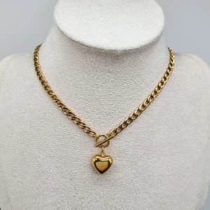 Handgjort halsband  - Handgjort halsband.  Material-rostfritt stål.  Nikelfria.Längd 45cm. Kedjetjocklek-5cm 