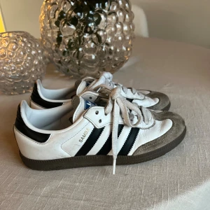 Adidas samba - Använda men fräsch. Skav på höger insida.