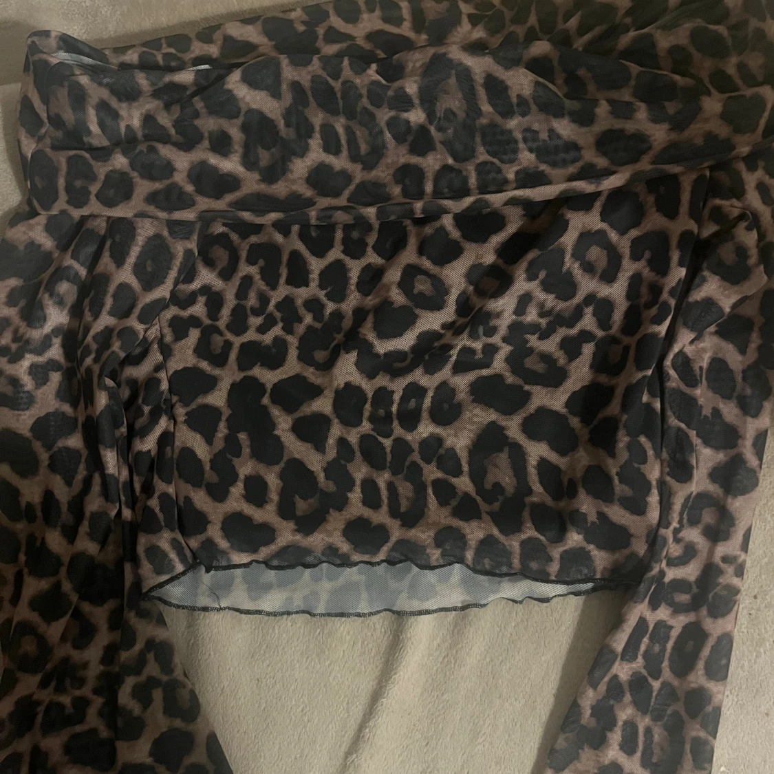 Leopard off shoulder