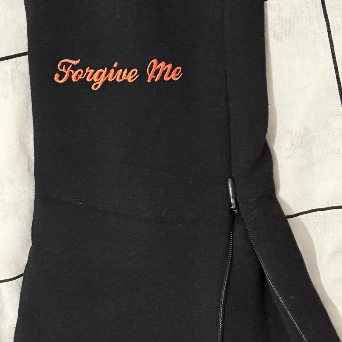 Svarta mjukisbyxor från SYNA med tryck - 2