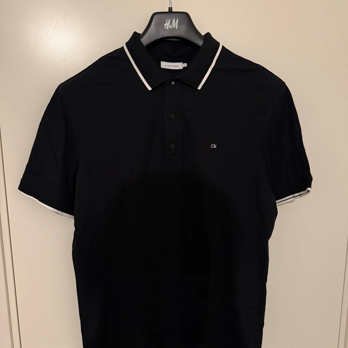 Svart piké från Calvin Klein