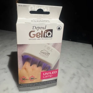 Helt ny Depend GeliQ UV/LED Lamp - Professionell UV/LED-lampa för gelnaglar, med 30 och 60 sekunders timer.                                 Helt ny, aldrig använd 💅🏼