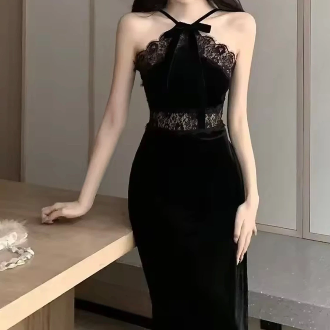 Svart långklänning med spets sammet