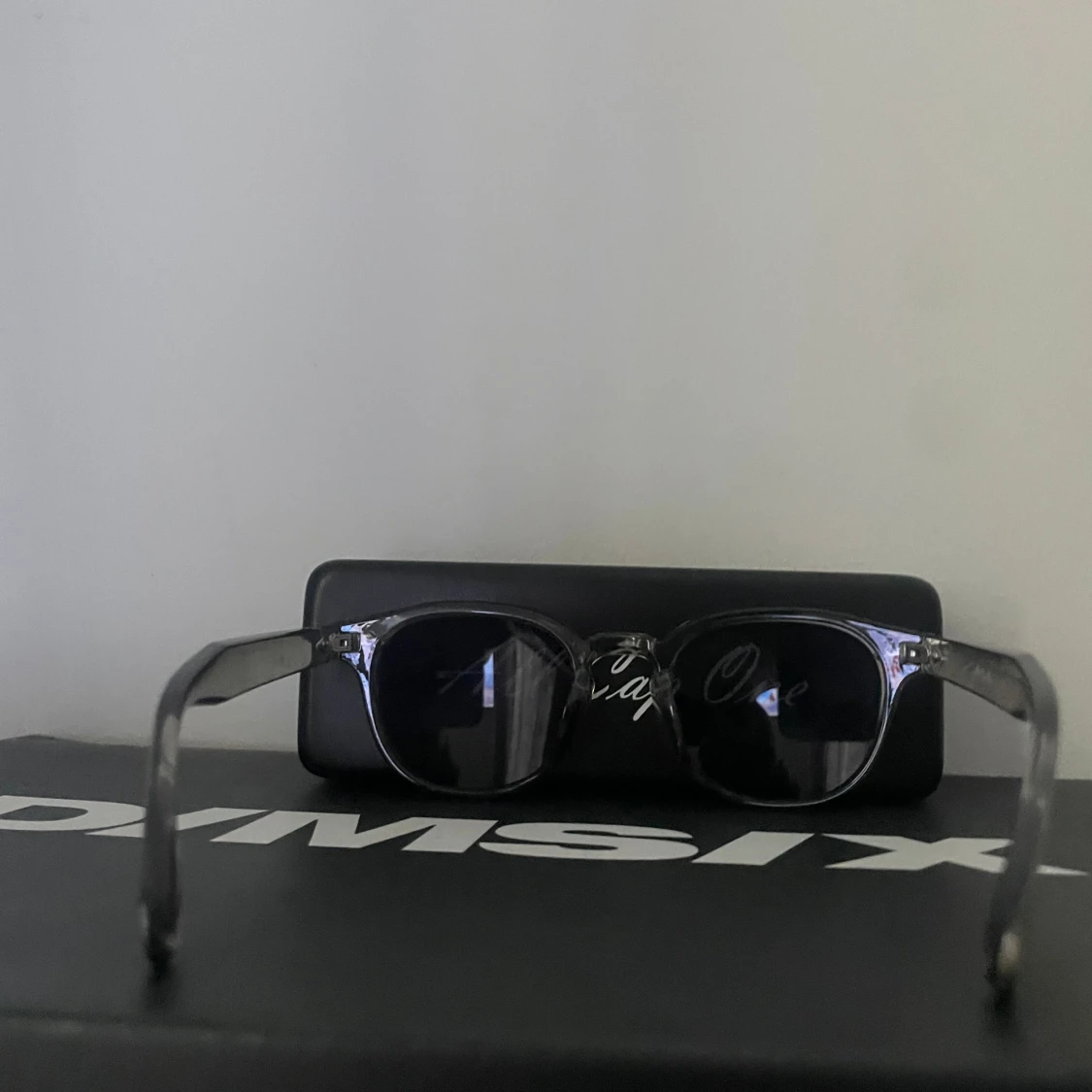 Stilrena solglas ögon från all Cap one.  - 2