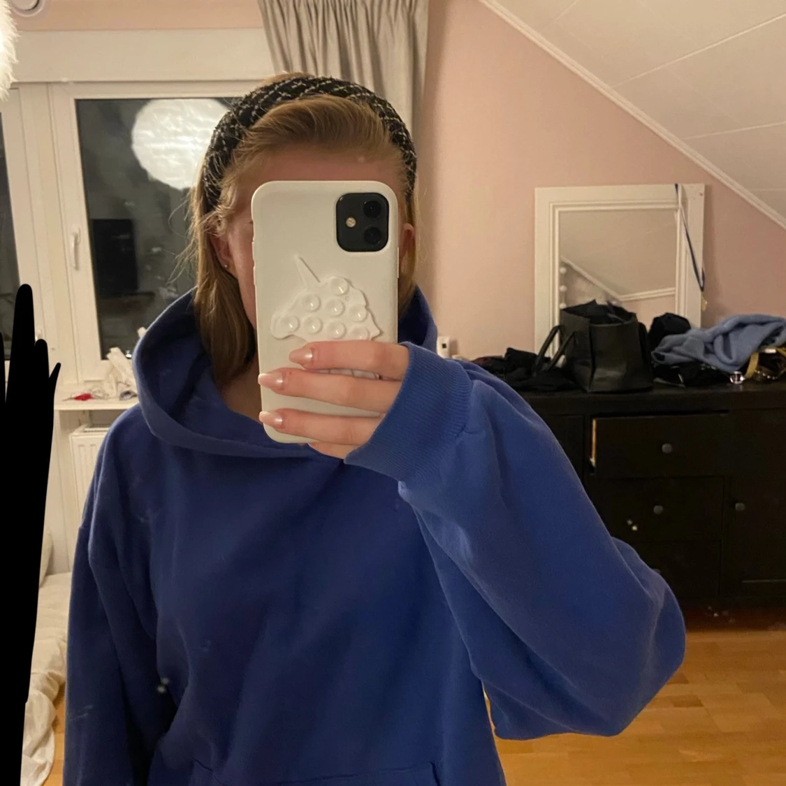Blå hoodie från H&M med huva