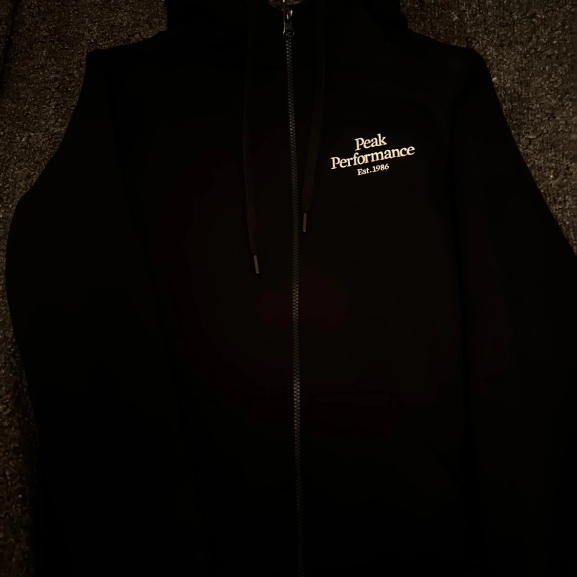 Svart Kofta från Peak Performance