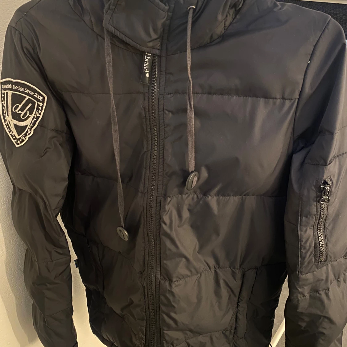 Svart pufferjacka från d.brand XS