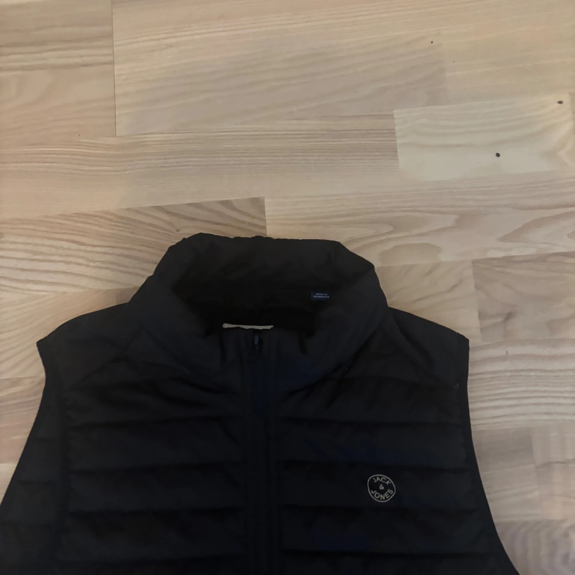 Svart dunväst från Jack & Jones - 2