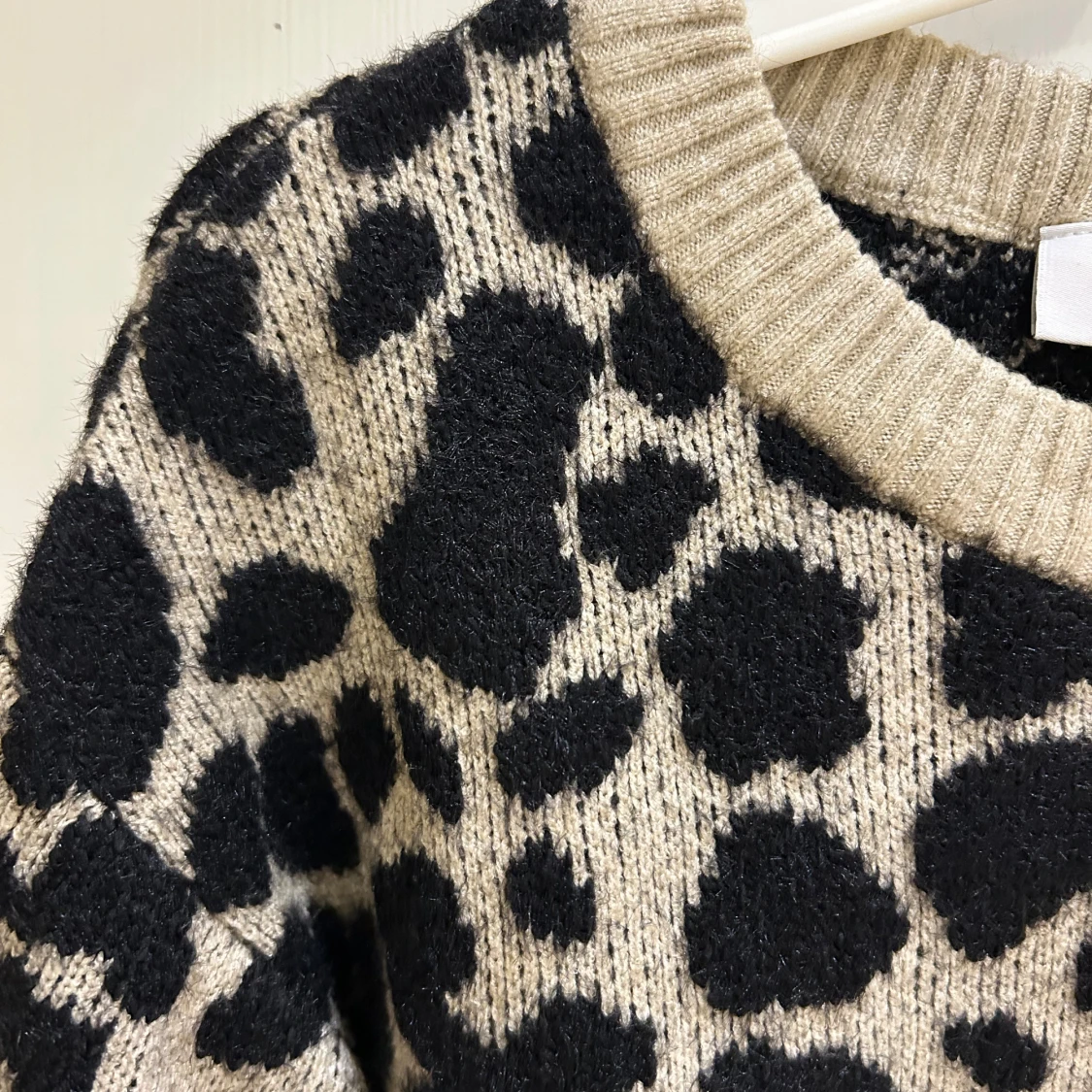  Ny Leopardmönstrad stickad tröja från VILA - 2