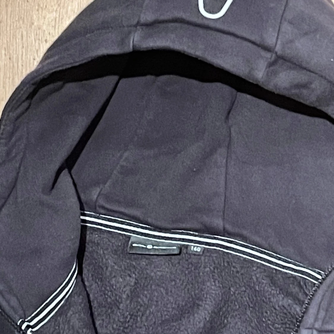 Svart hoodie med dragkedja - 90