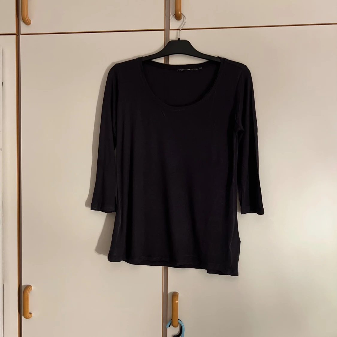 Svart topp från JC med trekvartsärm - 1