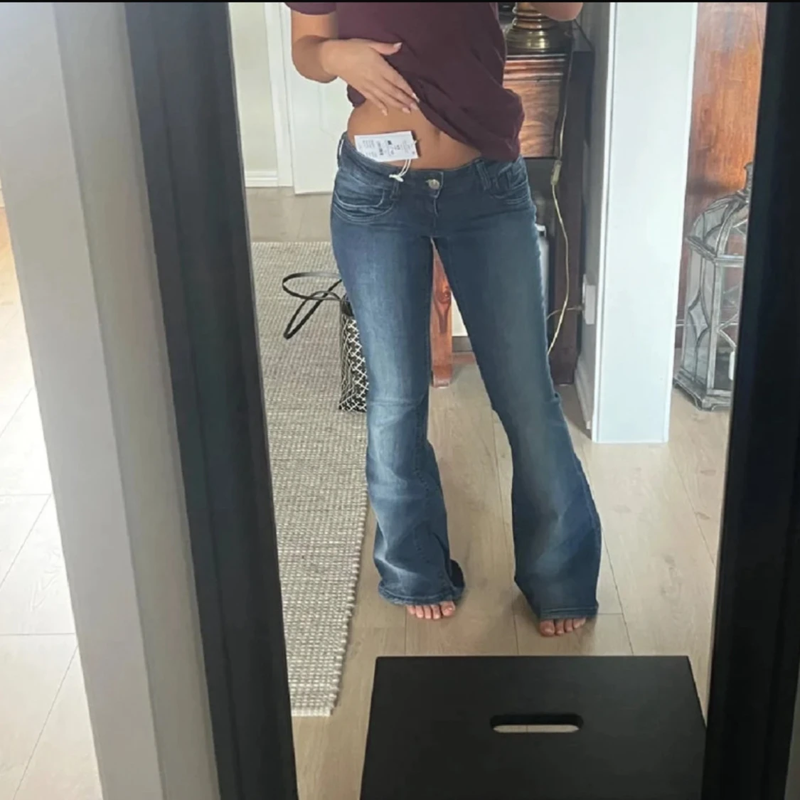 Blå bootcut jeans låg midja