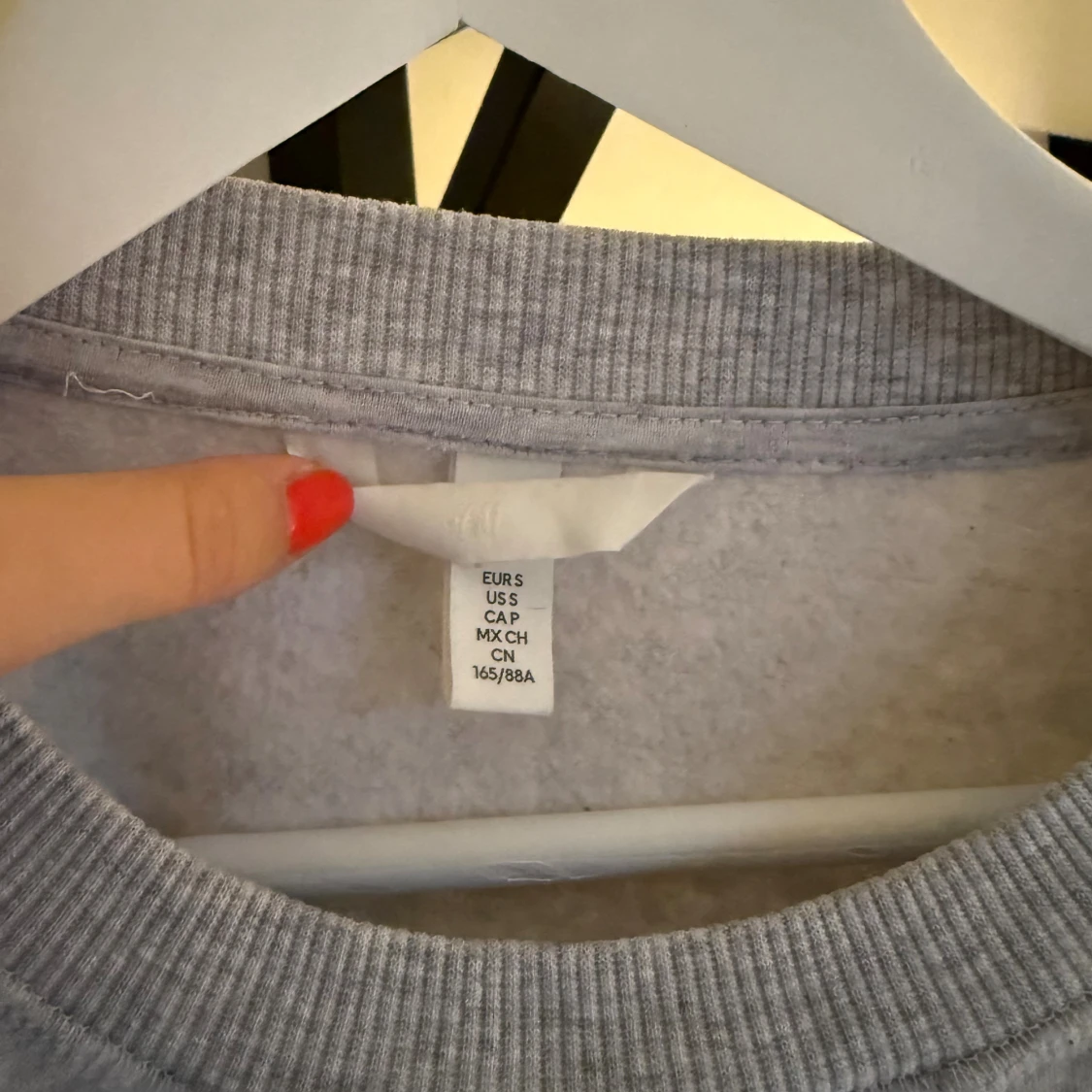 Grå sweatshirt med tryck - 2