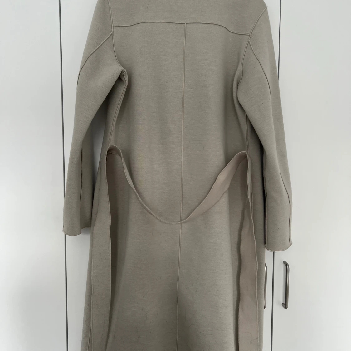 Beige lång kappa med bälte - 2