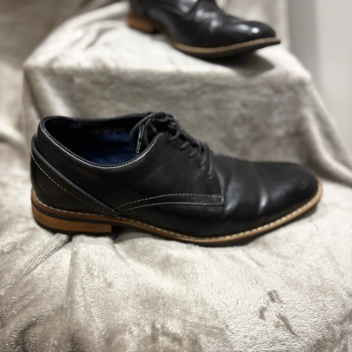 Svarta skinnskor med snörning - 1